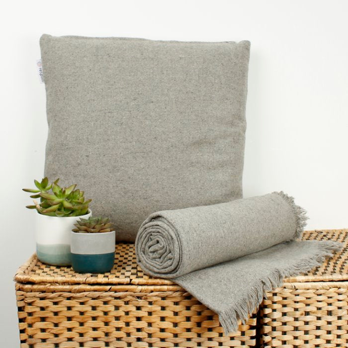 Recycled Wool Throw with Fringe - Light Grey
